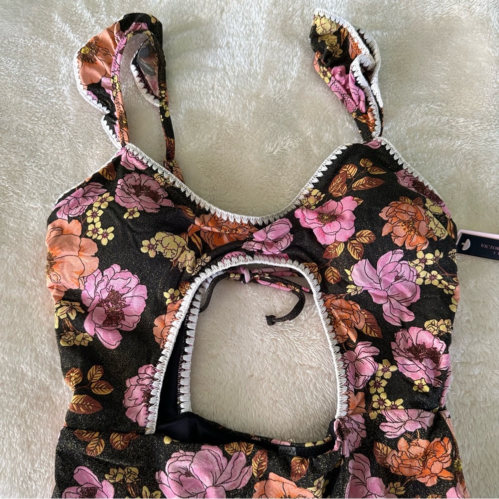 NWT VICTORIA'S SECRET SWIM Ruffle One-Piece Swimsuit with Crochet Trim - Picture 7 of 12